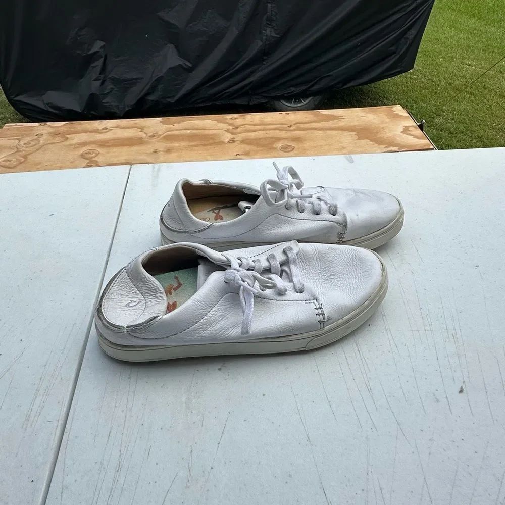 Olukia White Leather Sneakers
